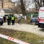 Пошкоджена будівля територіального центру комплектування та соціальної підтримки у Кам'янці-Подільському після вибуху