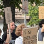 Мітингувальники на площі біля театру імені Франка в Києві під час акції протесту 20 липня 2026 року