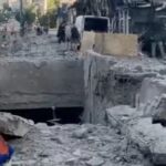 Наслідки прямого влучання у підземний перехід біля станції метро «Лукʼянівська» у Києві вночі 19 липня: вирва та пошкоджений