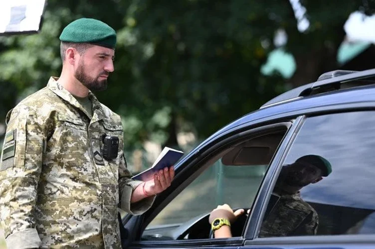 Податкова аналізуватиме поїздки українців за кордон (фото GettyImages)
