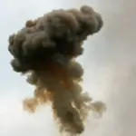 Стовп диму над ураженим російським військовим об'єктом