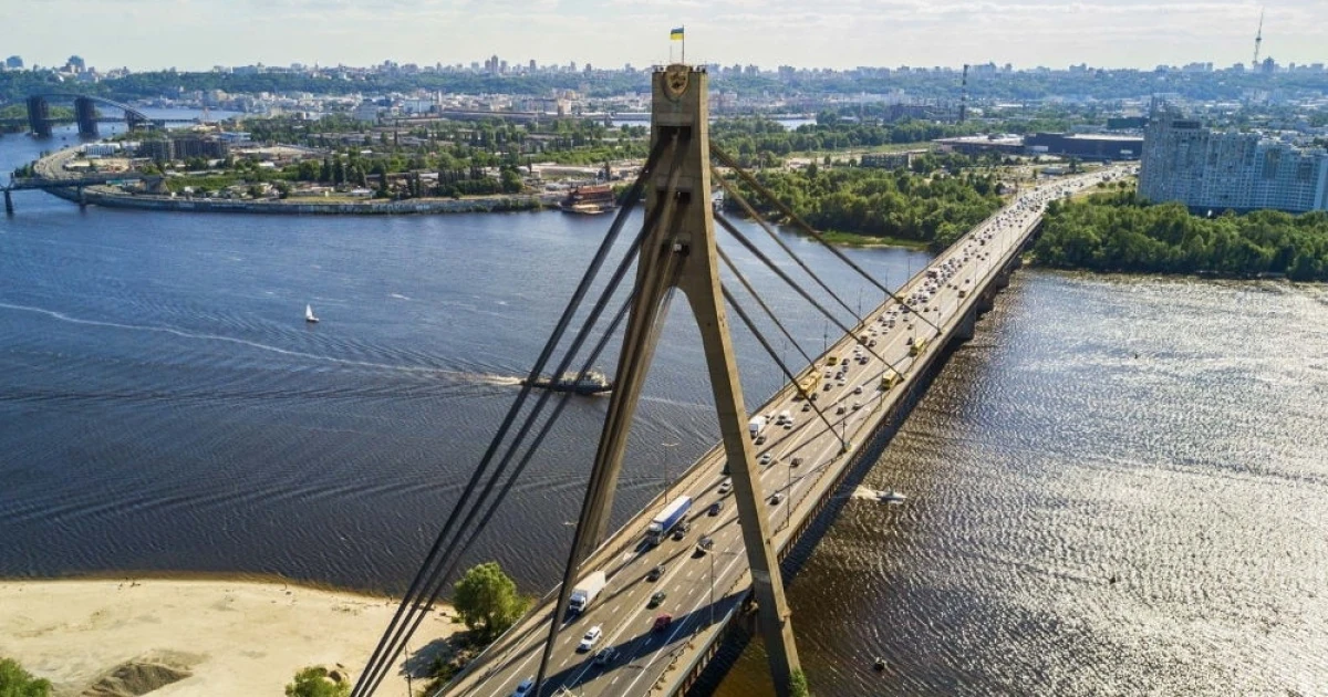 Шість ударів по мостах Києва: що сталося і що підтверджено