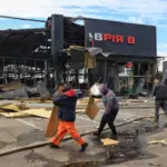Пошкоджені житлові будинки та автівка у дворі після падіння БпЛА в Печерському районі Києва 15 жовтня 2026 року
